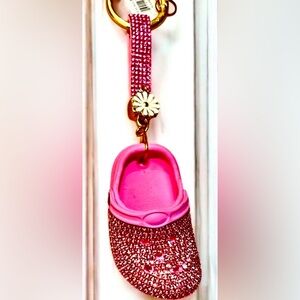 Hot Pink Bag Charm Keychain. Small daisy charm too
